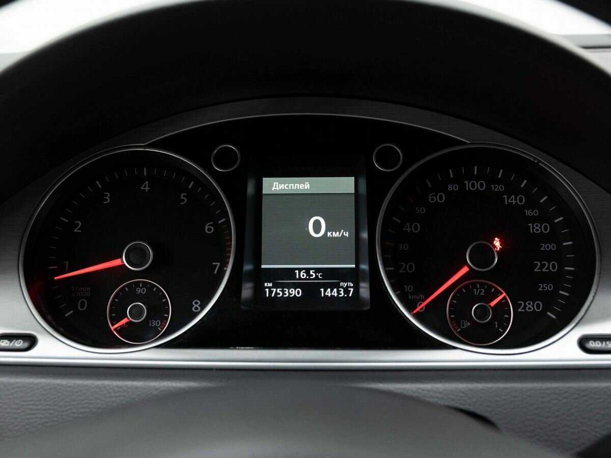 Купить Volkswagen Passat CC с пробегом. Фото: #17