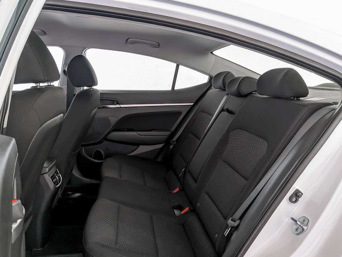 Купить Hyundai Elantra с пробегом. Фото: #9