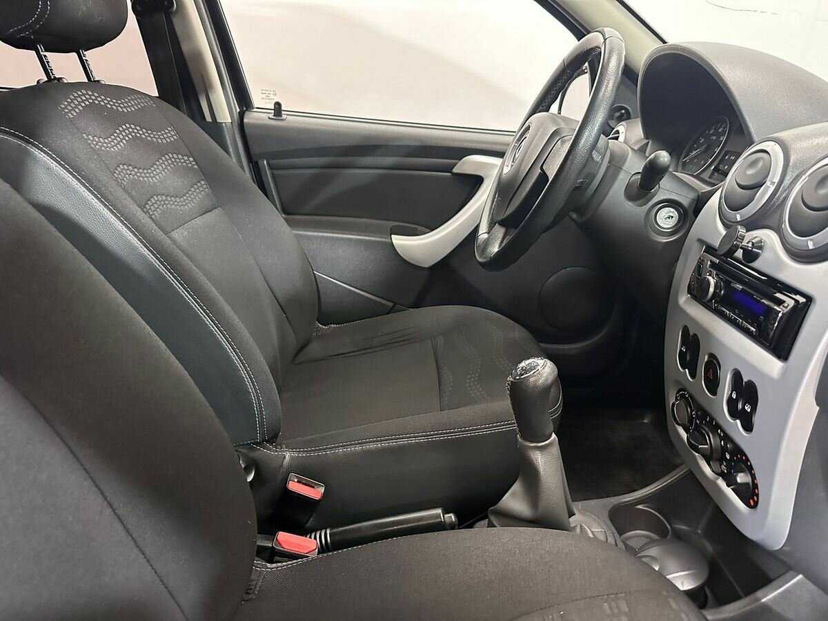 Купить Renault Sandero с пробегом. Фото: #8