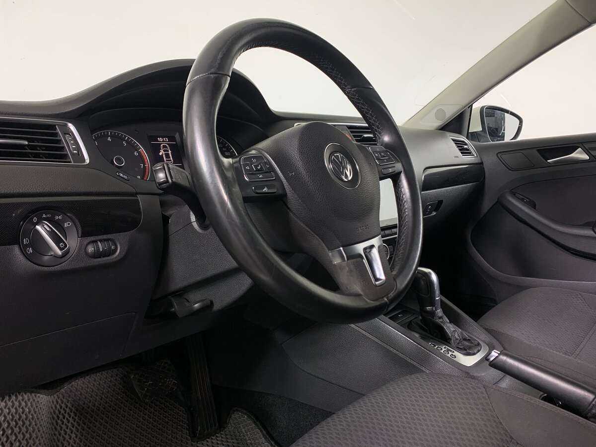 Купить Volkswagen Jetta с пробегом. Фото: #8