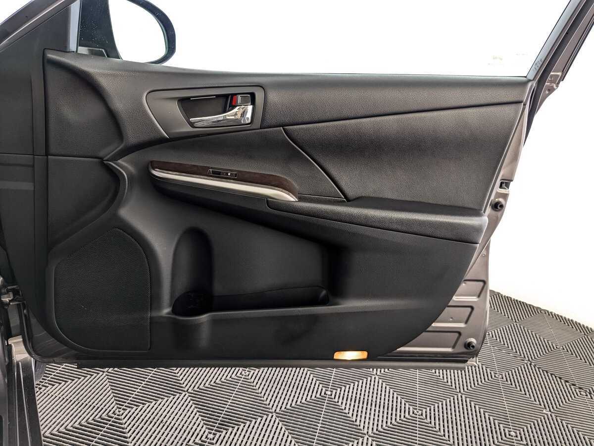 Купить Toyota Camry с пробегом. Фото: #20