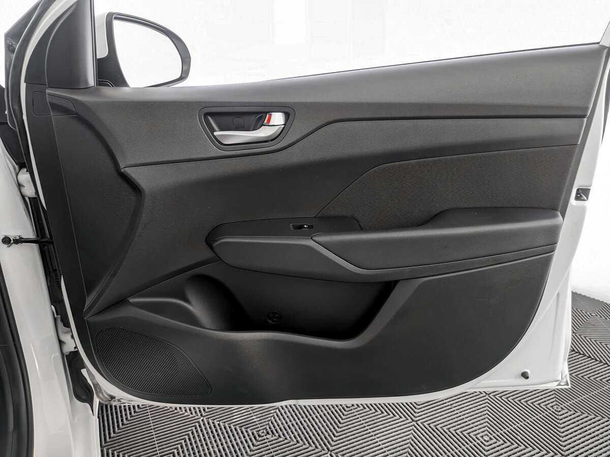 Купить Hyundai Solaris с пробегом. Фото: #23