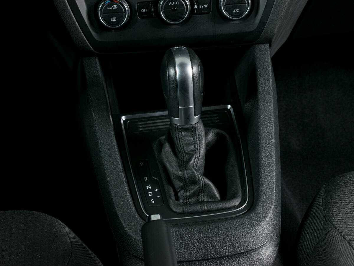 Купить Volkswagen Jetta с пробегом. Фото: #11