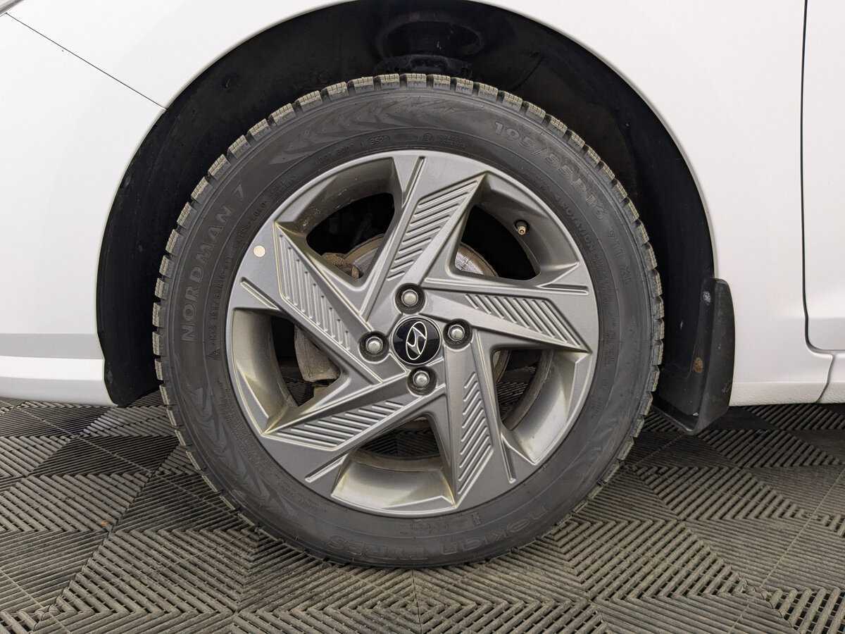 Купить Hyundai Solaris с пробегом. Фото: #11