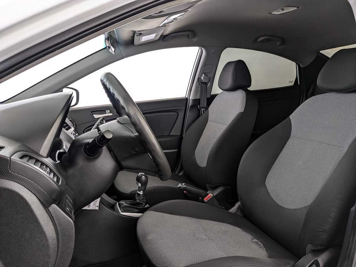 Купить Hyundai Solaris с пробегом. Фото: #15