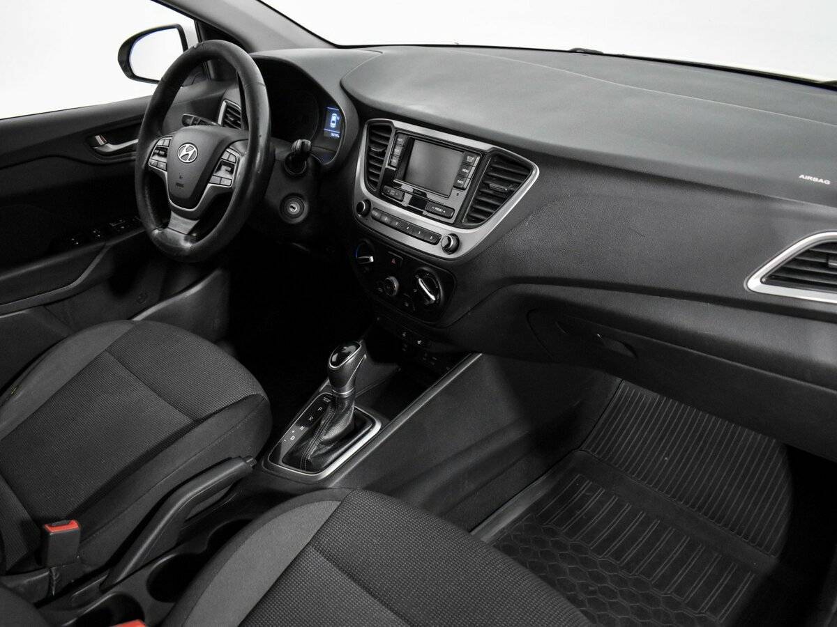 Купить Hyundai Solaris с пробегом. Фото: #9