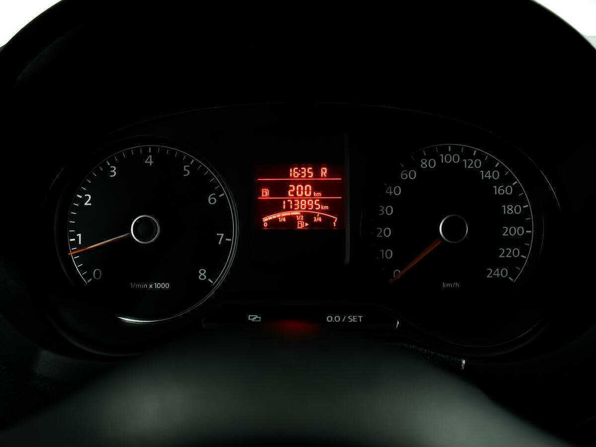 Купить Volkswagen Polo с пробегом. Фото: #9