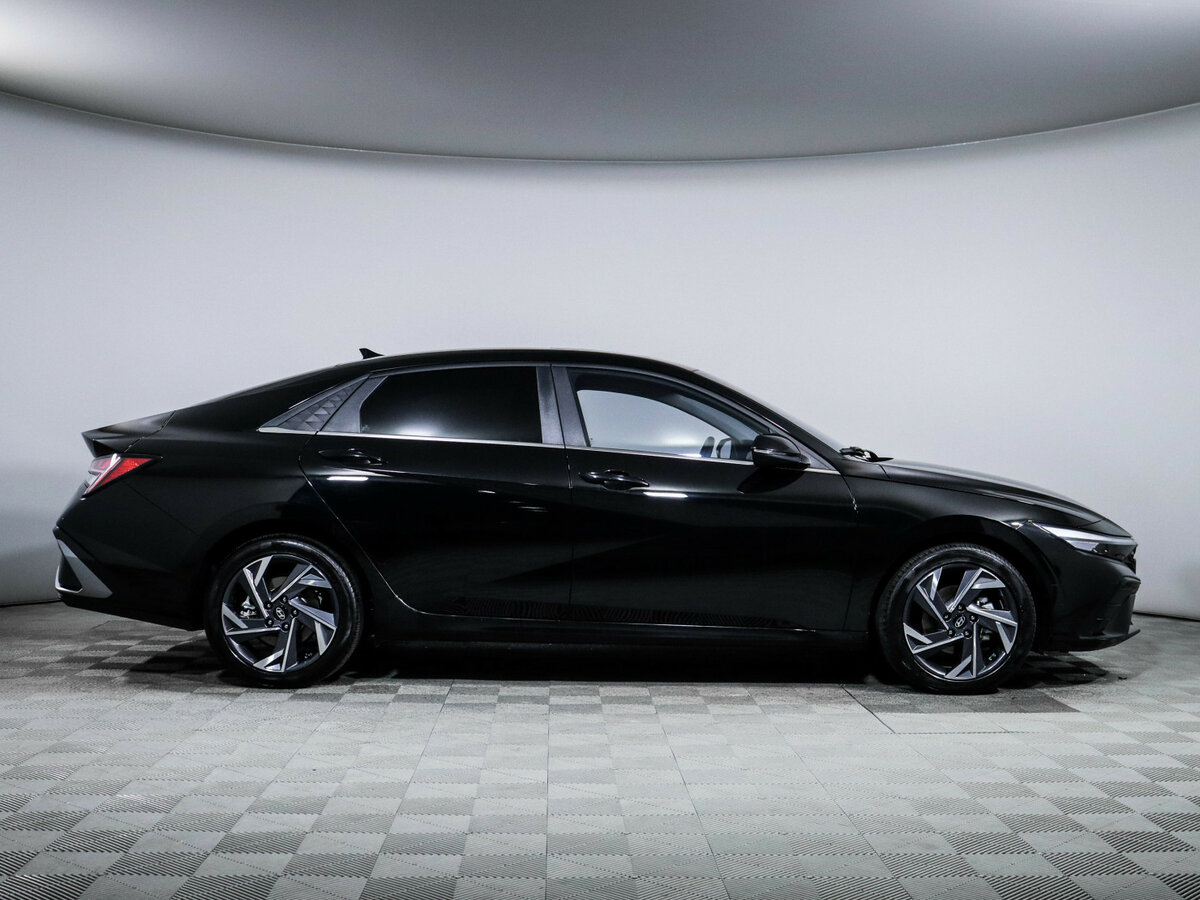 Купить Hyundai Elantra с пробегом. Фото: #3