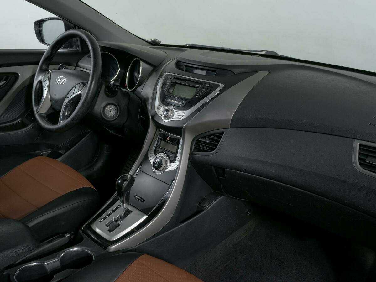Купить Hyundai Elantra с пробегом. Фото: #8