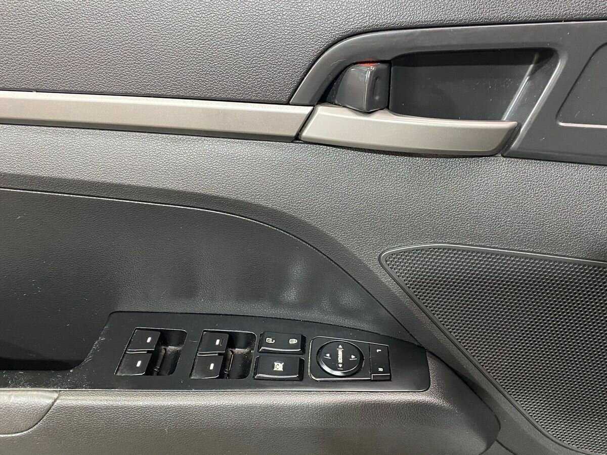 Купить Hyundai Elantra с пробегом. Фото: #15