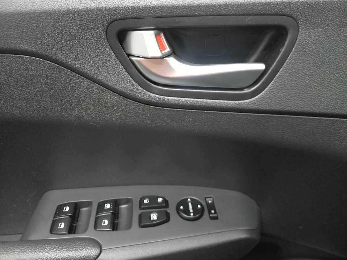 Купить Hyundai Solaris с пробегом. Фото: #14