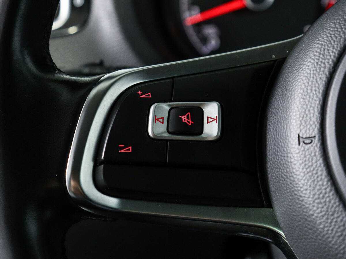 Купить Volkswagen Polo с пробегом. Фото: #17