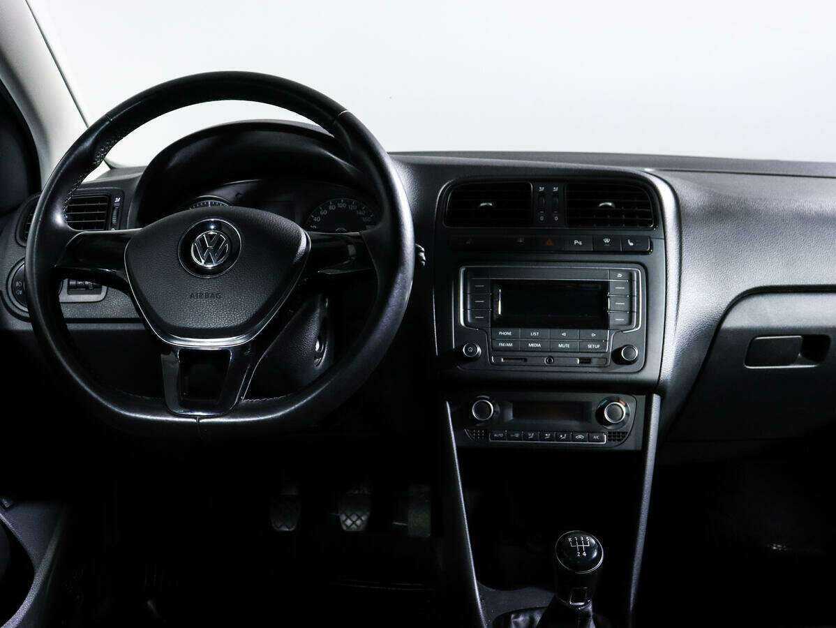 Купить Volkswagen Polo с пробегом. Фото: #8