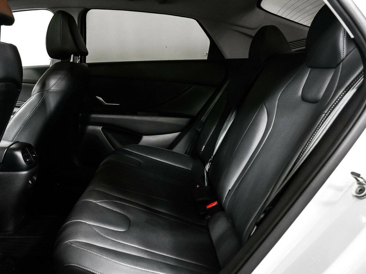 Купить Hyundai Elantra с пробегом. Фото: #11