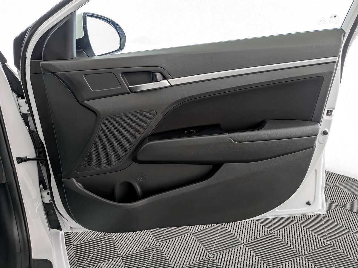 Купить Hyundai Elantra с пробегом. Фото: #19