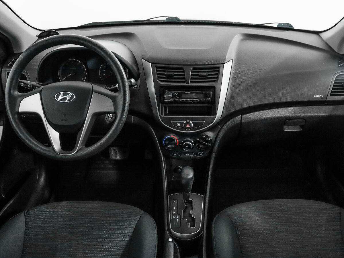 Купить Hyundai Solaris с пробегом. Фото: #11
