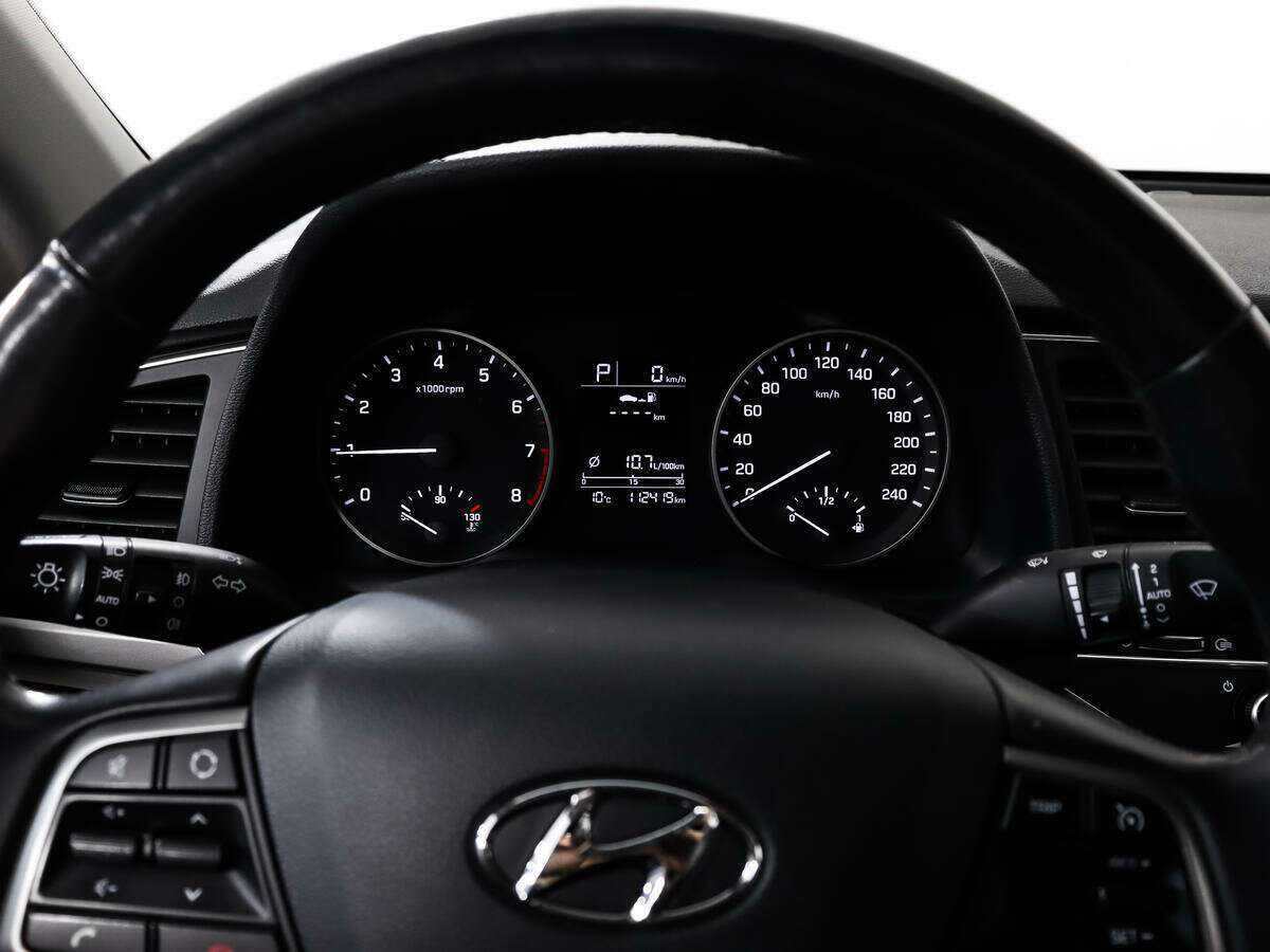 Купить Hyundai Elantra с пробегом. Фото: #15