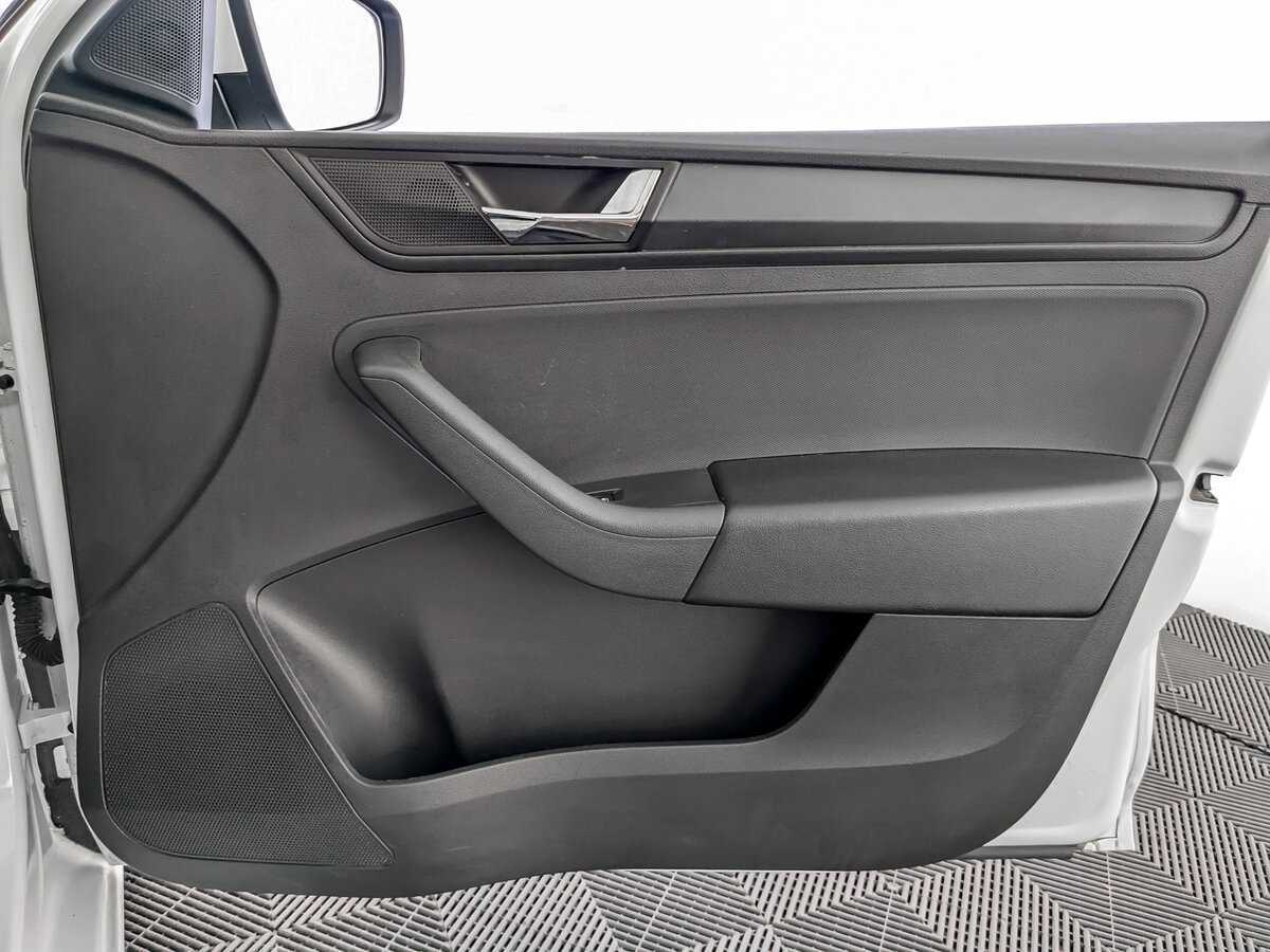 Купить Skoda Rapid с пробегом. Фото: #19