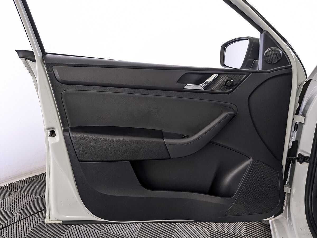 Купить Skoda Rapid с пробегом. Фото: #18