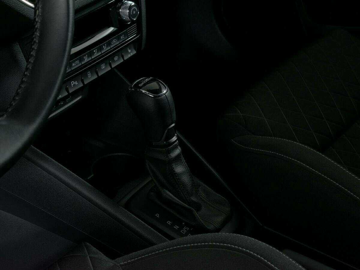 Купить Skoda Rapid с пробегом. Фото: #14