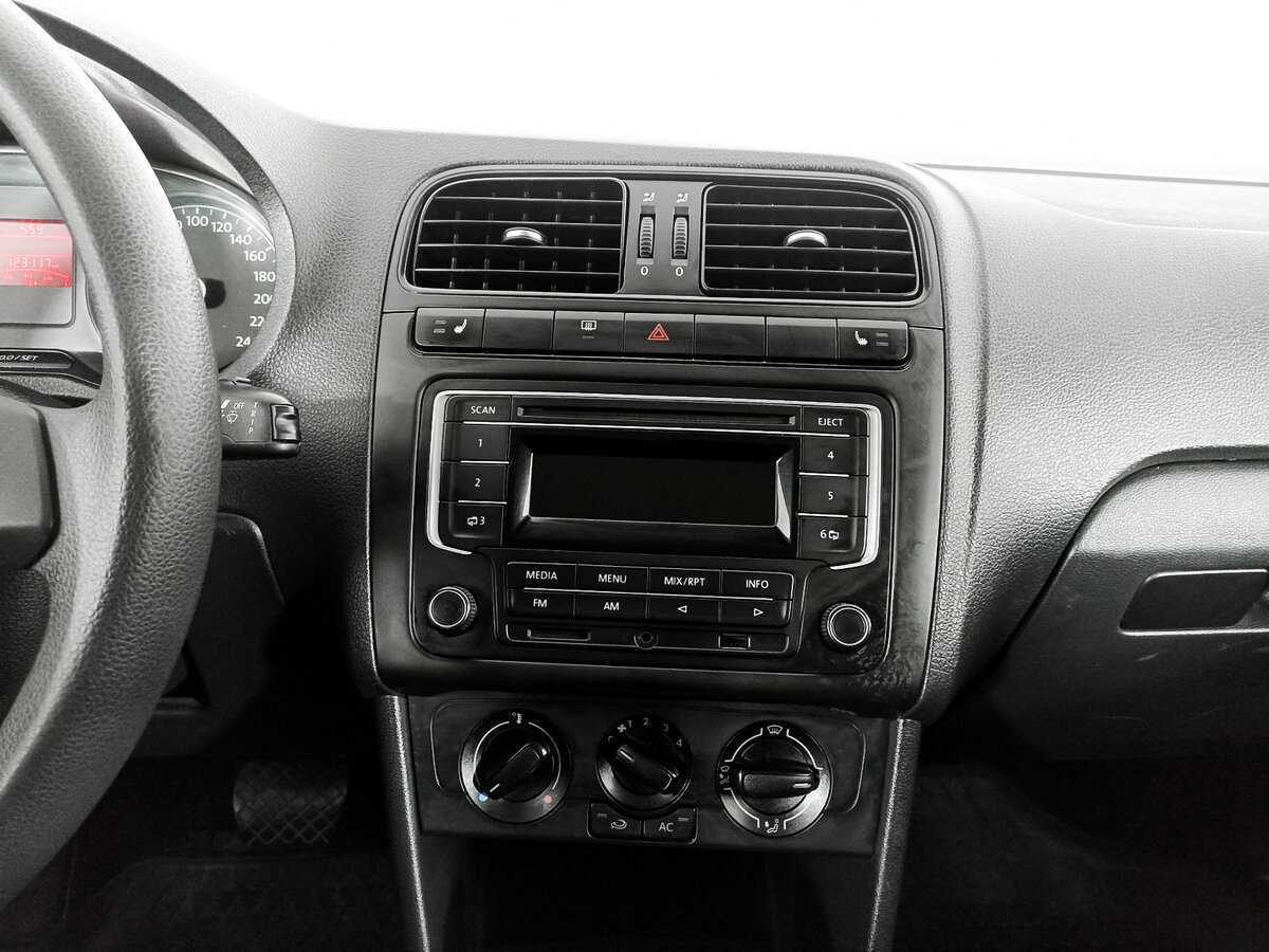 Купить Volkswagen Polo с пробегом. Фото: #10