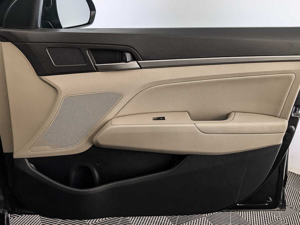 Купить Hyundai Elantra с пробегом. Фото: #24