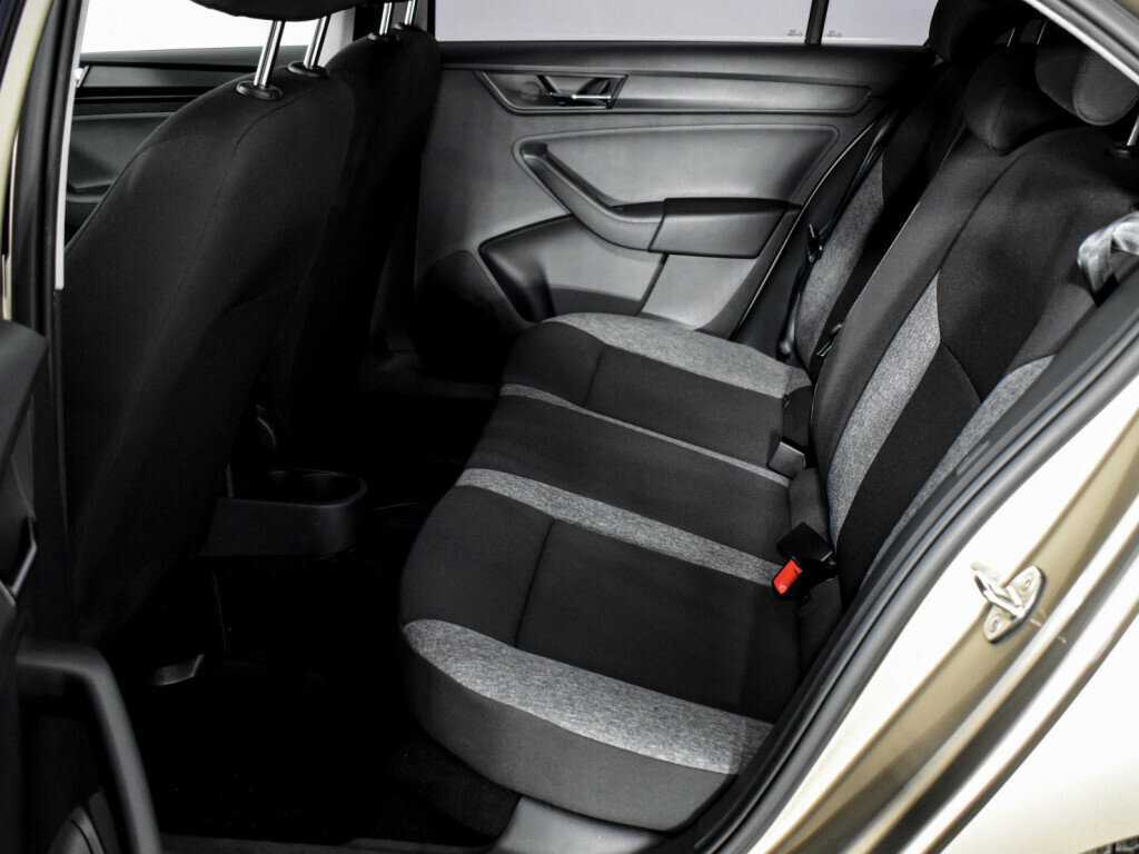 Купить Skoda Rapid с пробегом. Фото: #7