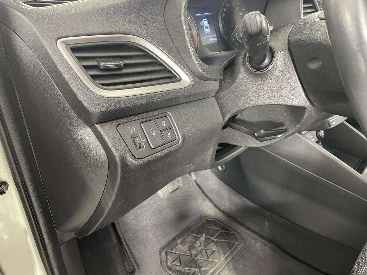 Купить Hyundai Solaris с пробегом. Фото: #8