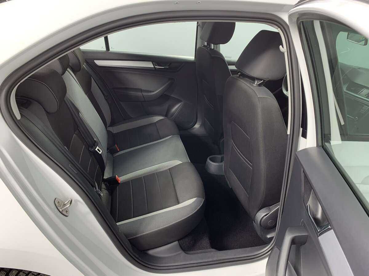 Купить Skoda Rapid с пробегом. Фото: #13