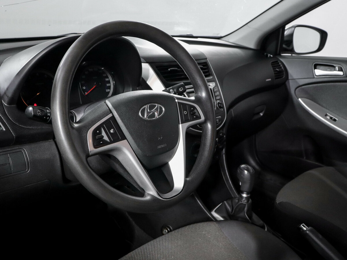 Купить Hyundai Solaris с пробегом. Фото: #10