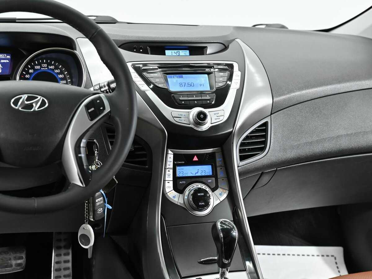 Купить Hyundai Elantra с пробегом. Фото: #8