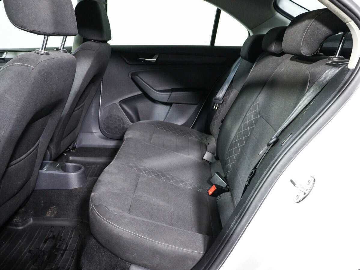 Купить Skoda Rapid с пробегом. Фото: #8