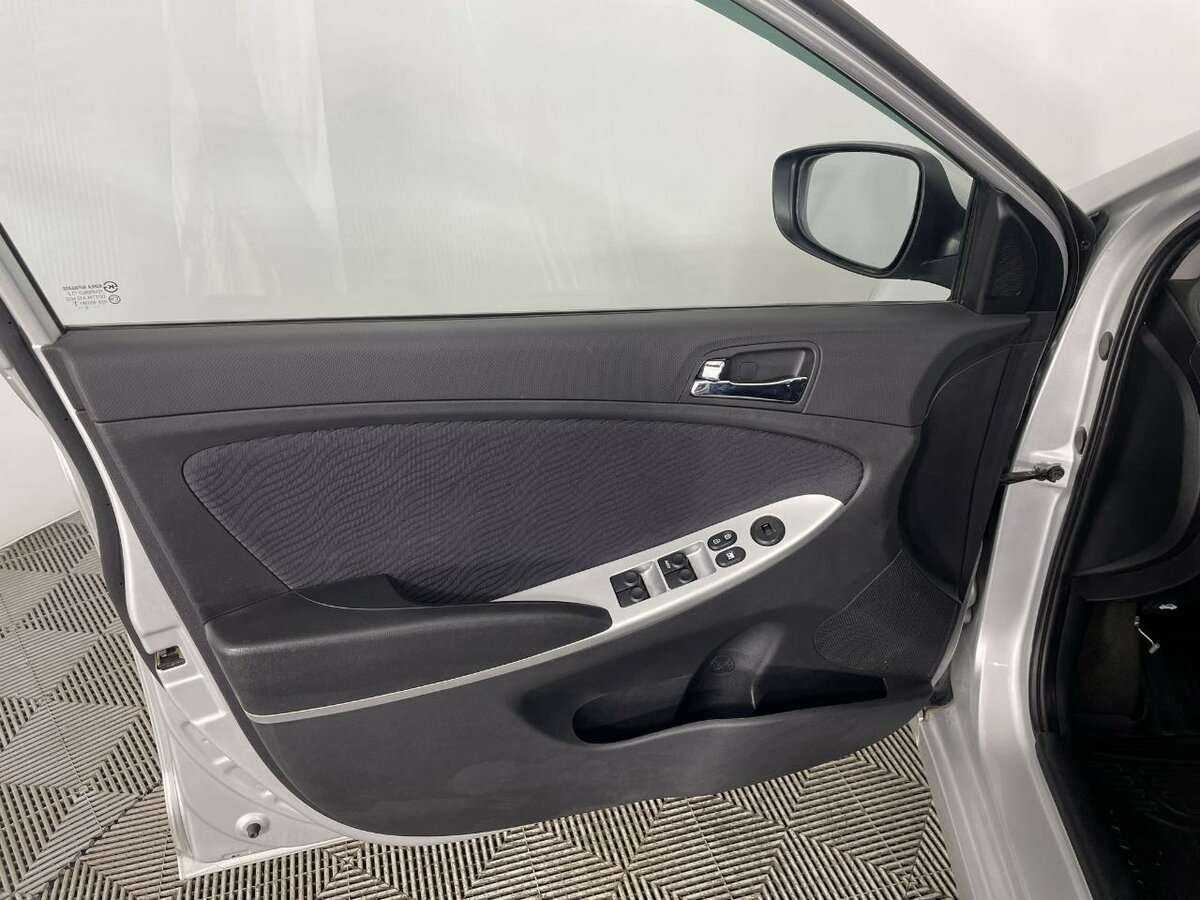 Купить Hyundai Solaris с пробегом. Фото: #7