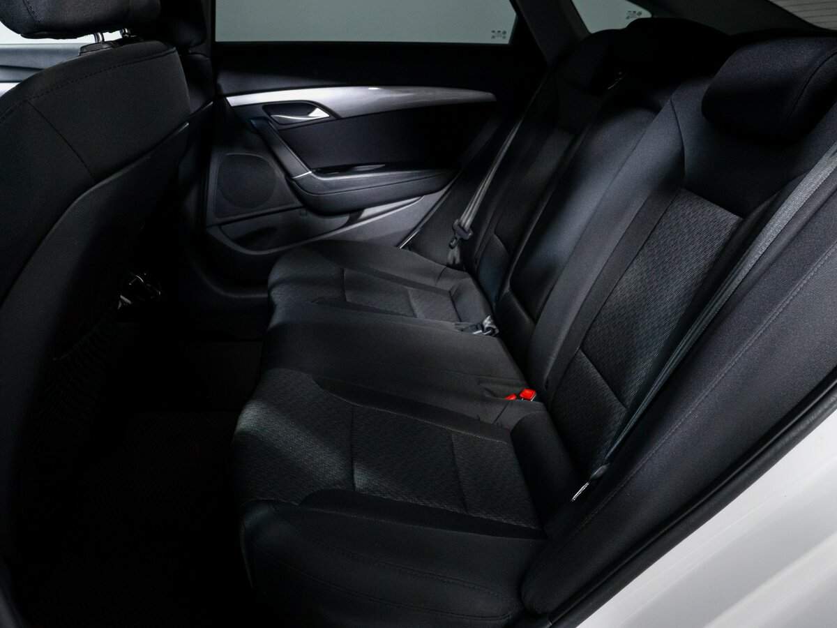 Купить Hyundai i40 с пробегом. Фото: #9