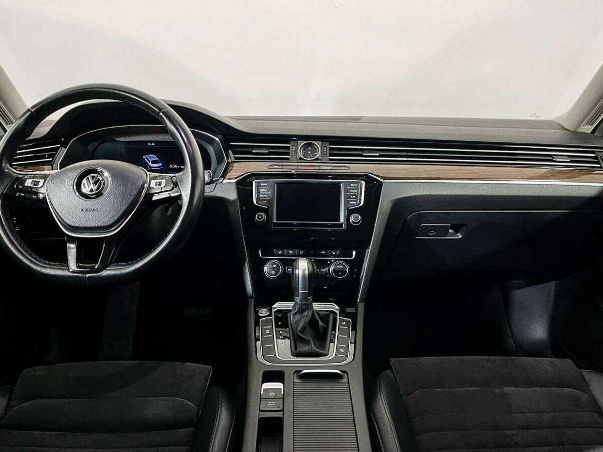 Купить Volkswagen Passat с пробегом. Фото: #11