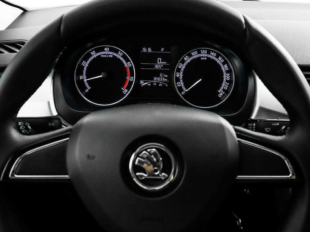 Купить Skoda Rapid с пробегом. Фото: #15