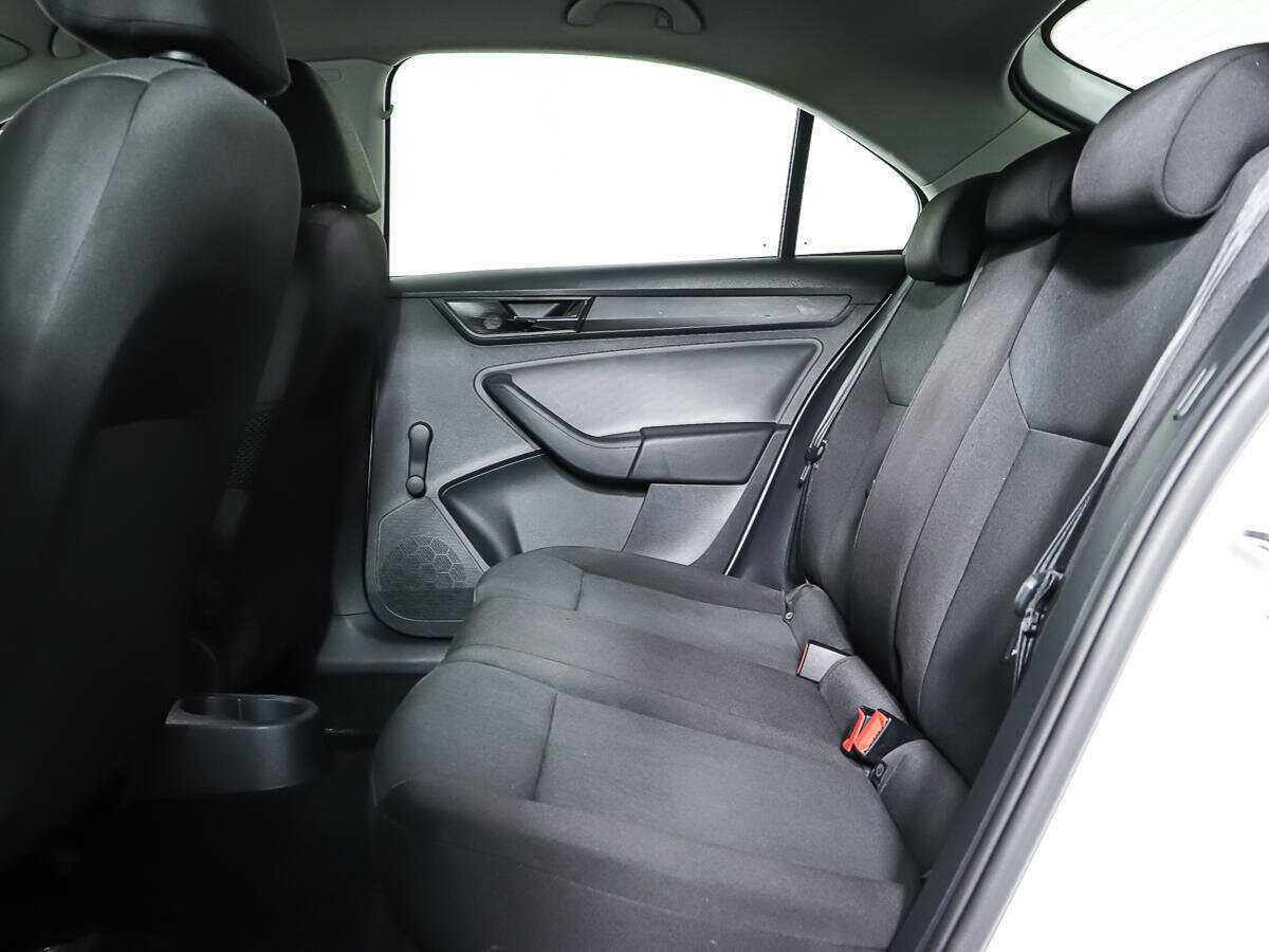 Купить Skoda Rapid с пробегом. Фото: #9