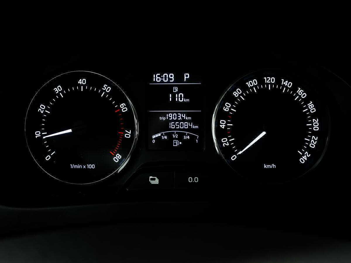 Купить Skoda Rapid с пробегом. Фото: #9