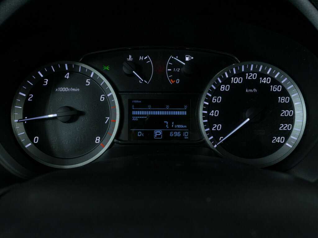 Купить Nissan Tiida с пробегом. Фото: #10