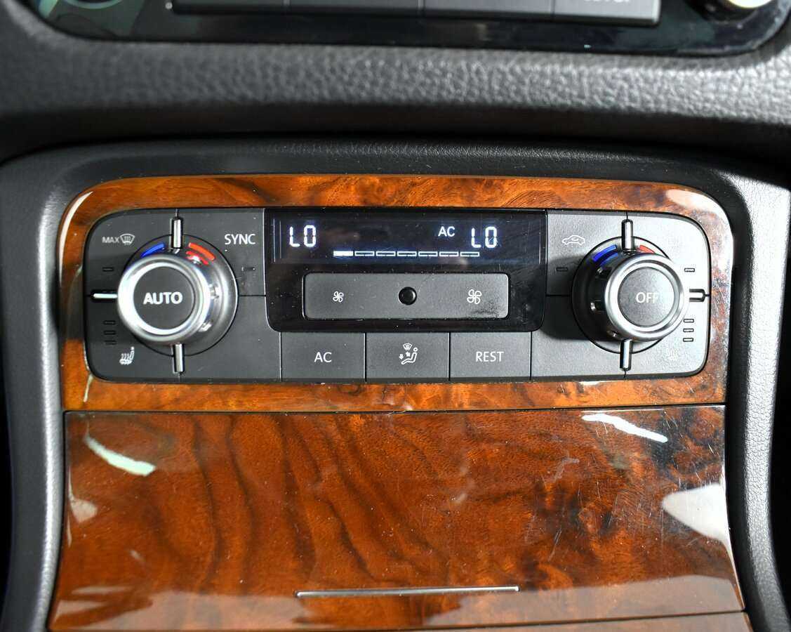 Купить Volkswagen Touareg с пробегом. Фото: #11