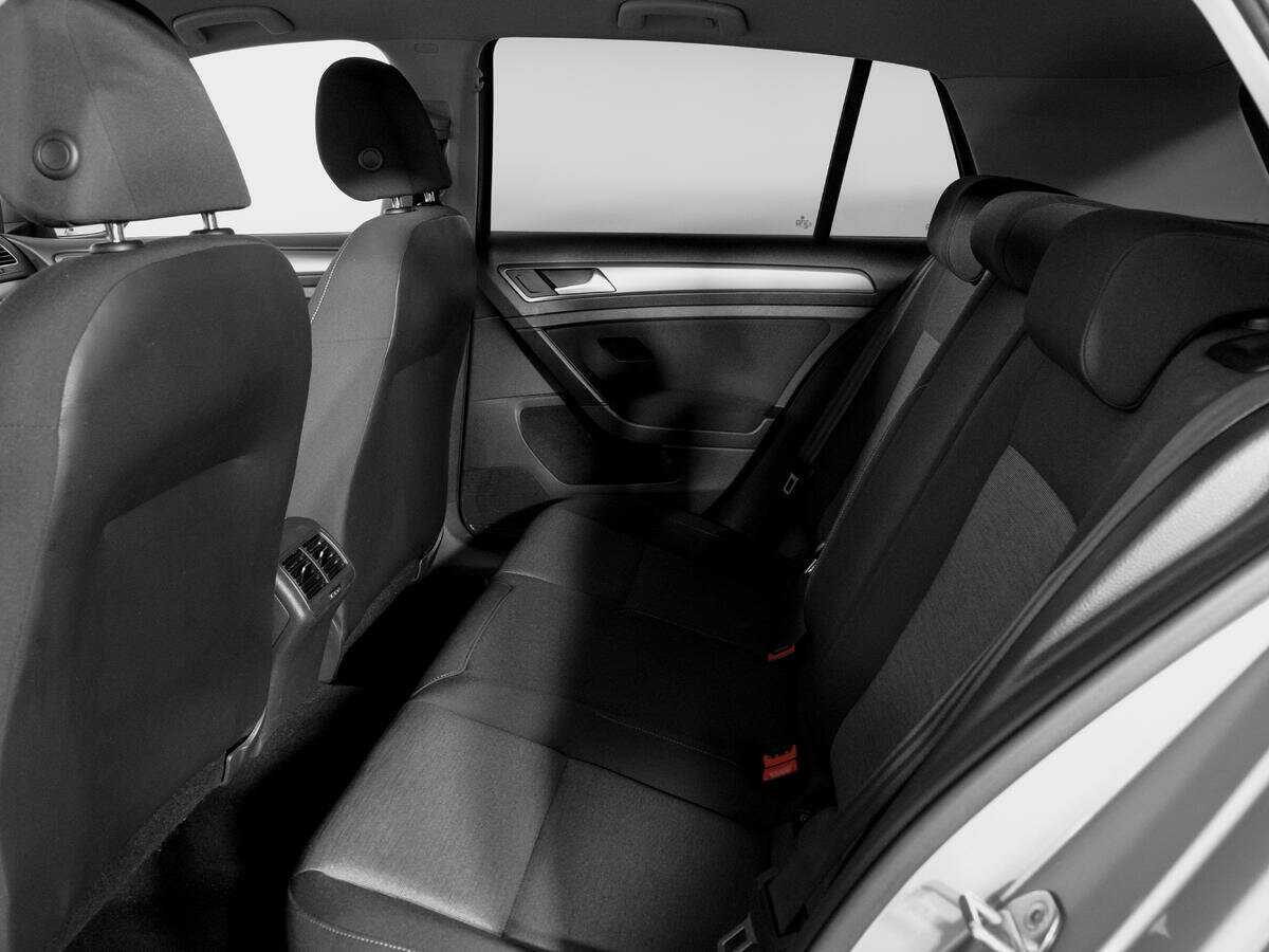 Купить Volkswagen Golf с пробегом. Фото: #9