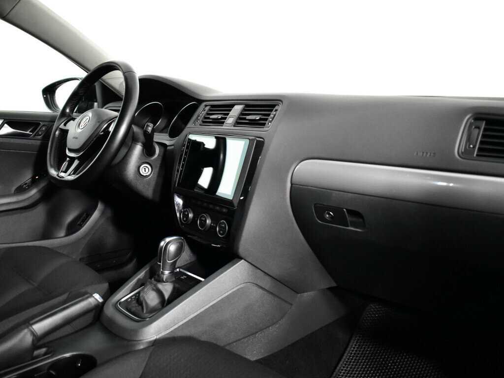 Купить Volkswagen Jetta с пробегом. Фото: #5
