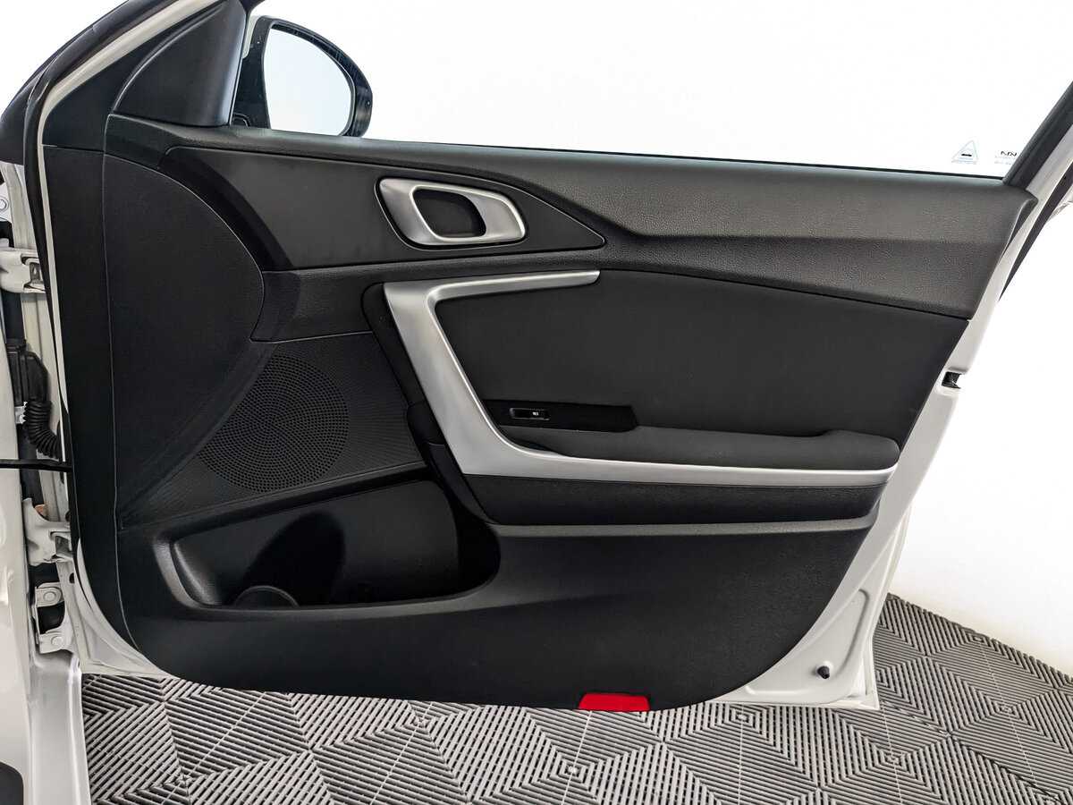 Купить Kia Ceed с пробегом. Фото: #20