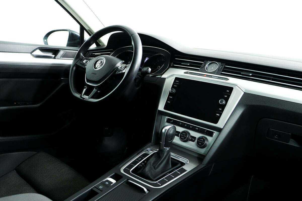 Купить Volkswagen Passat с пробегом. Фото: #8
