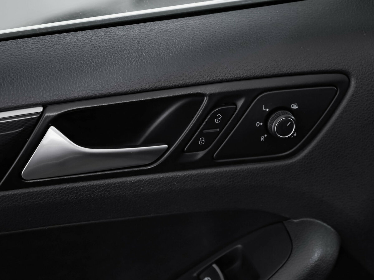 Купить Volkswagen Jetta с пробегом. Фото: #22