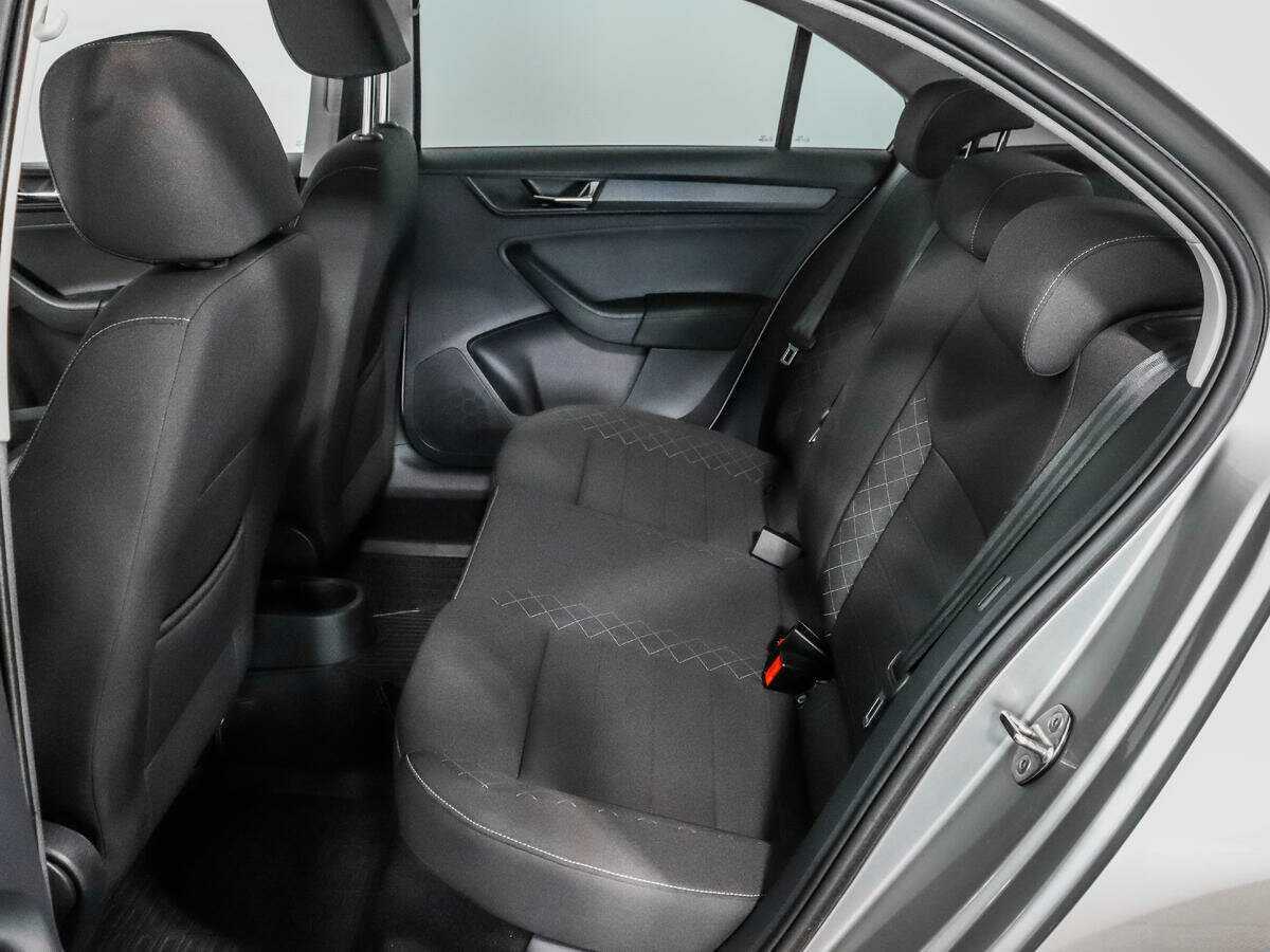 Купить Skoda Rapid с пробегом. Фото: #9