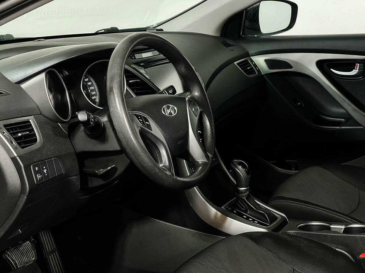 Купить Hyundai Elantra с пробегом. Фото: #12