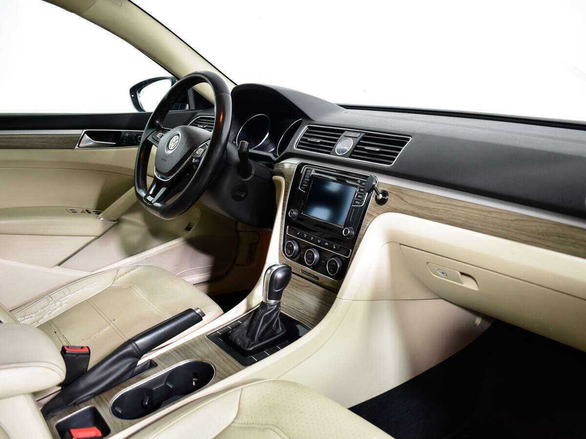 Купить Volkswagen Passat с пробегом. Фото: #8