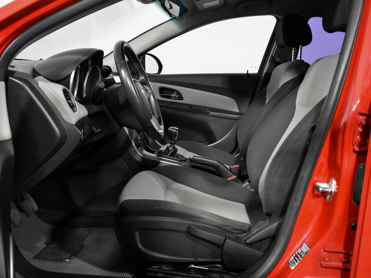 Купить Chevrolet Cruze с пробегом. Фото: #9