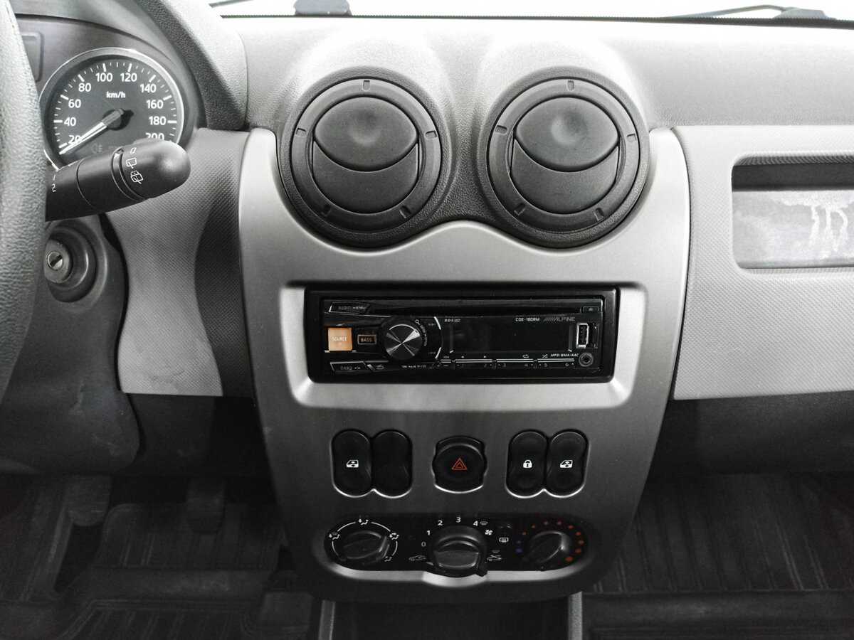 Купить Renault Sandero с пробегом. Фото: #11